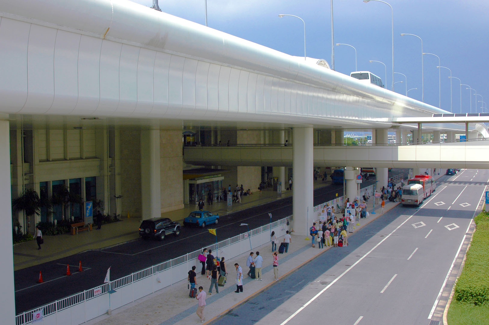 モノレールで那覇空港へ モノレールで那覇空港へ
